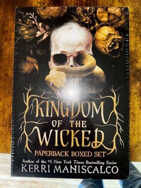 Kingdom of the Wicked Paperback Boxed Set - Kerri Maniscalco - Black & Gold
